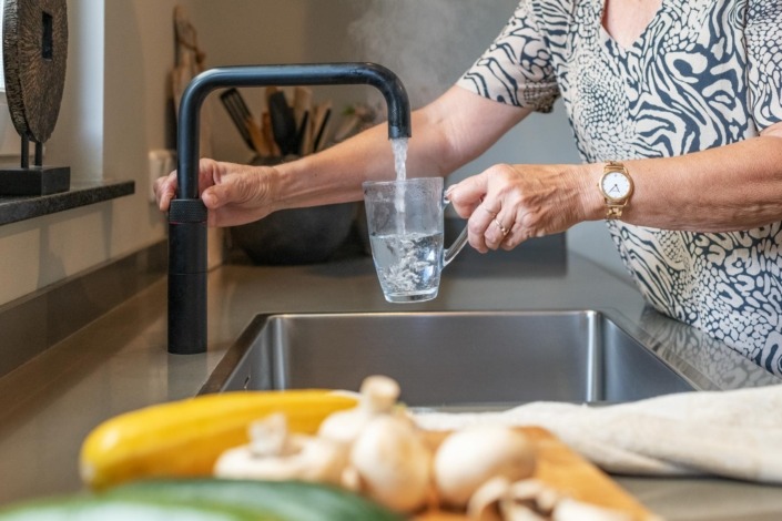 ruimtelijke houten keuken