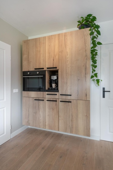 ruimtelijke houten keuken